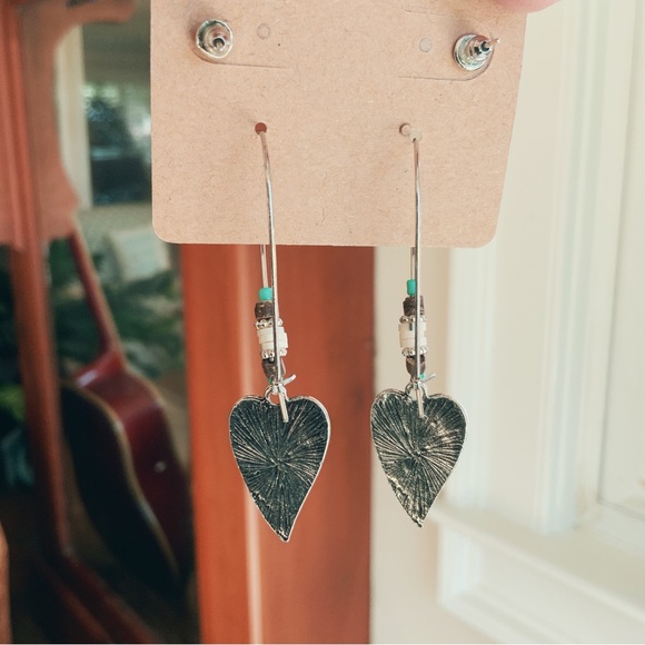 ❌SOLD❌Boho Silver Tone Earrings Hearts Stud and Dangle Turquoise Set Beads - Picture 3 of 16